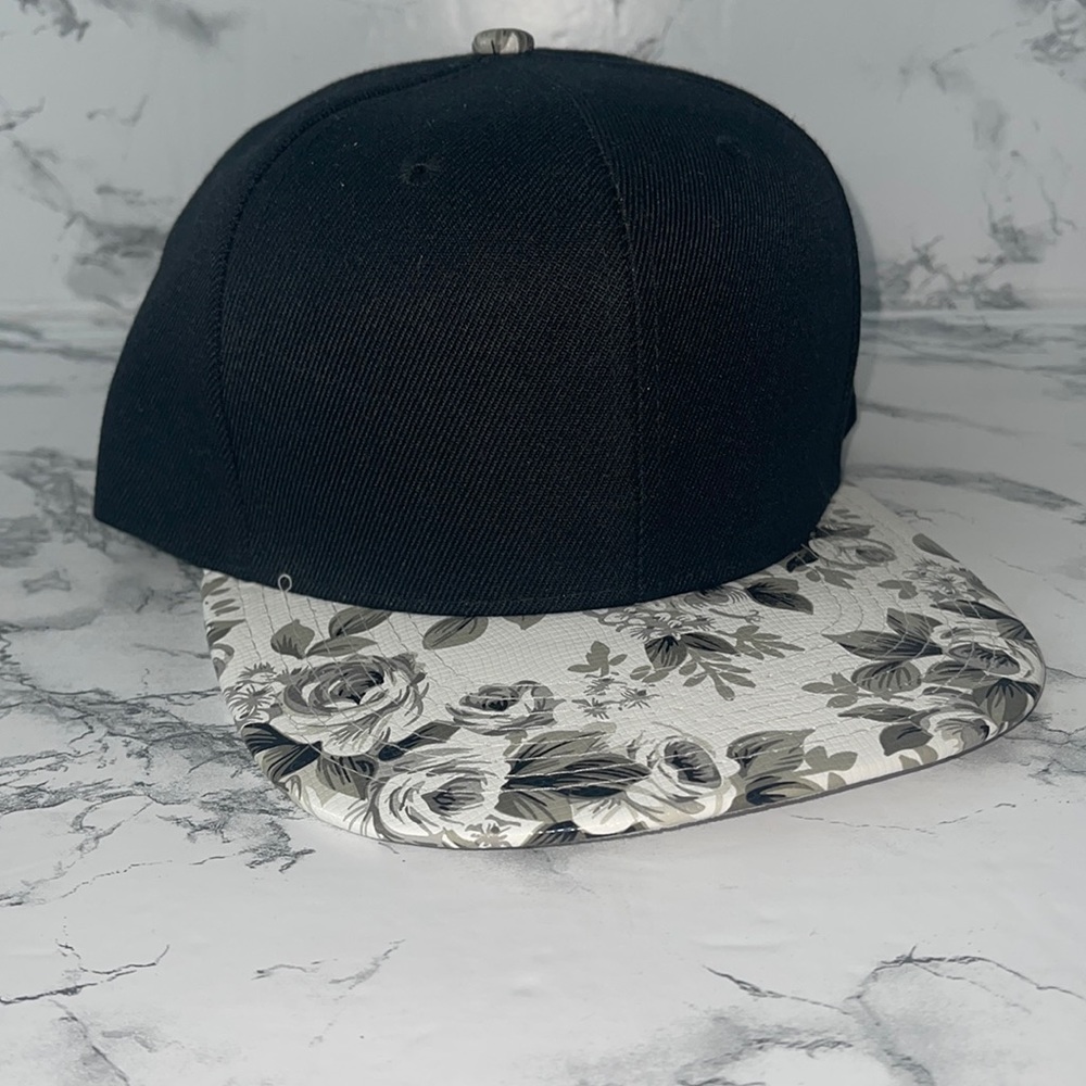 Black hat flower brim SnapBack